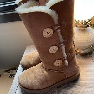 Ugg Bailey Button Tall Chestnut